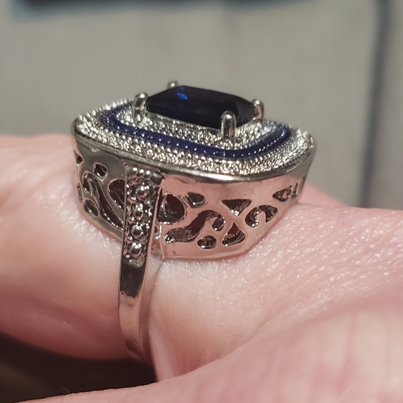 Stunning large blue sapphire fashion ring. New - Picture 10 of 13